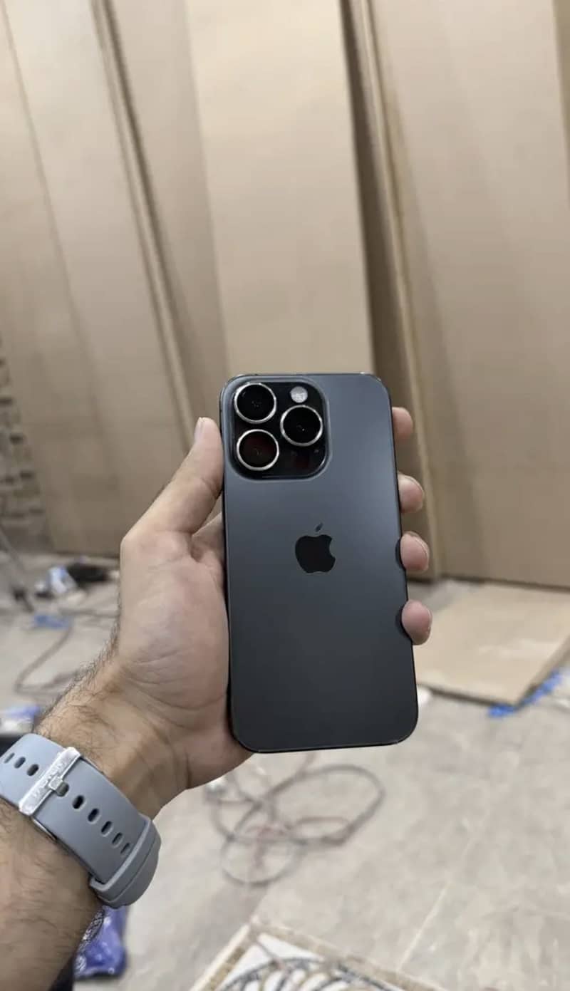 Apple iPhone 15 Pro 4