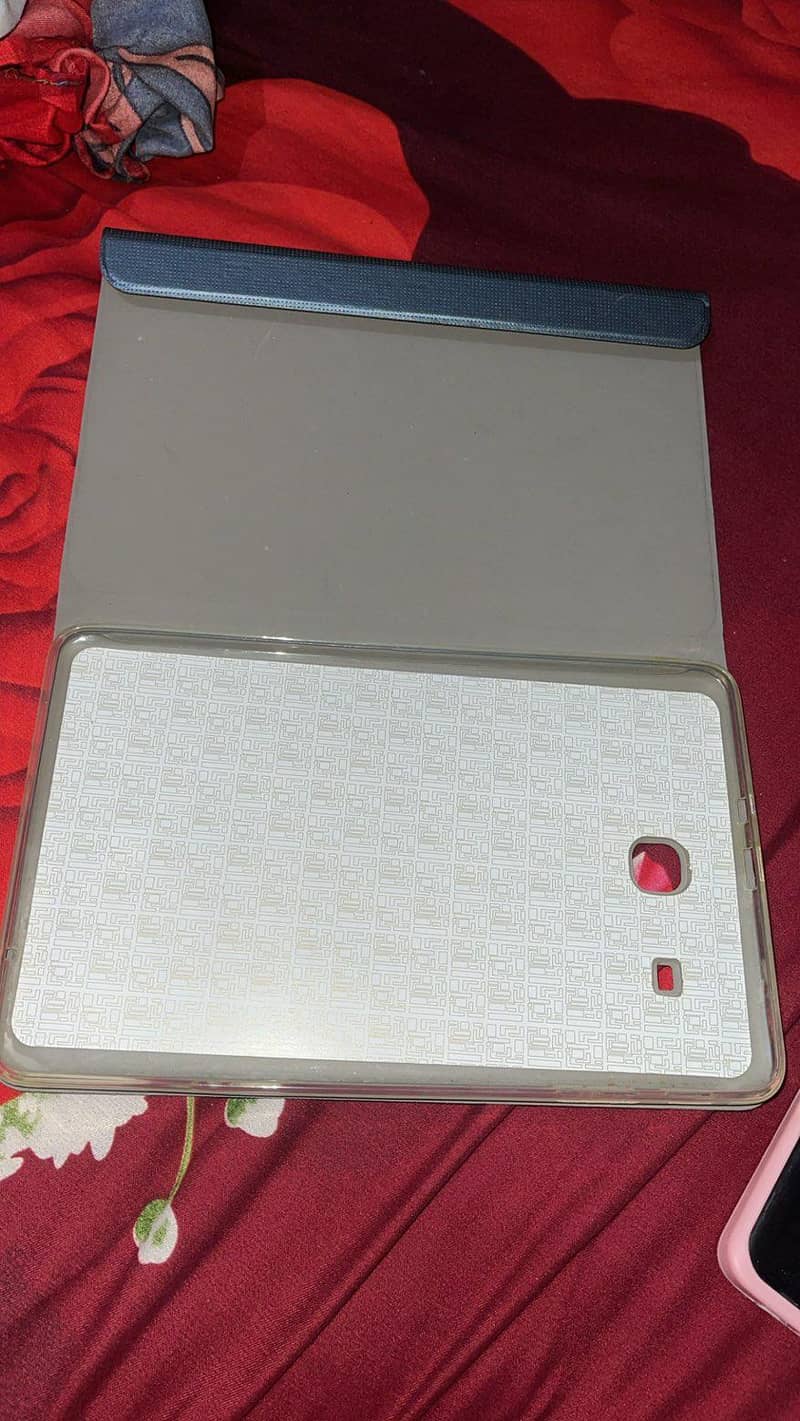Tablet  SM-T560 3