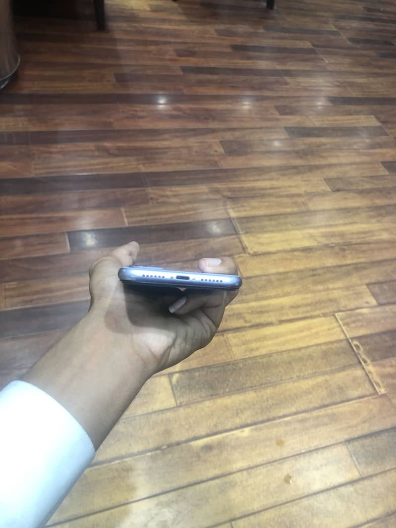 Apple iPhone 11 4