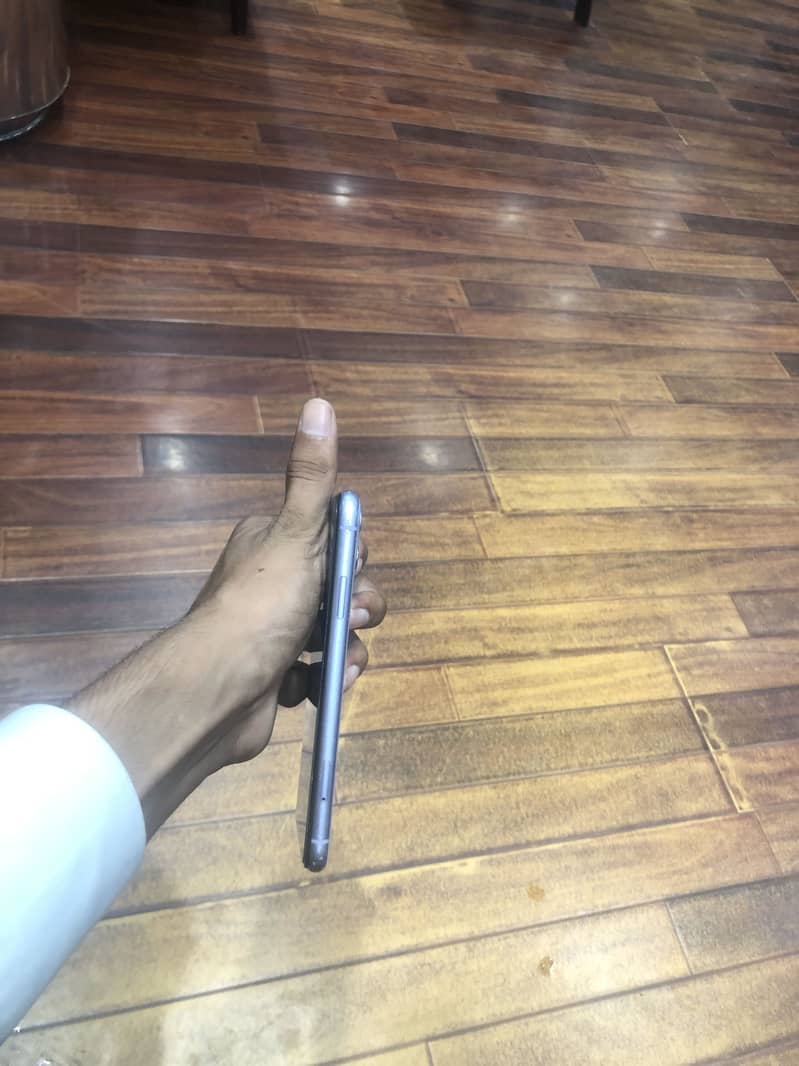Apple iPhone 11 8