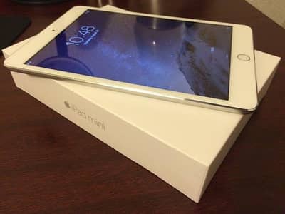 iPad mini 3 16 Gb 9/10 Condition with Box and Cable
