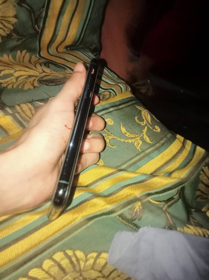 Apple iPhone 11 Pro 2