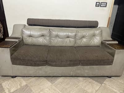 6 seater sofa 1 single seat damage