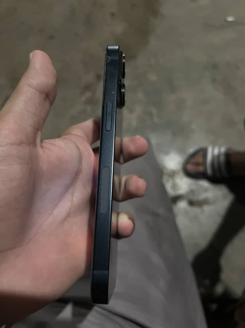 Apple iPhone 14 3