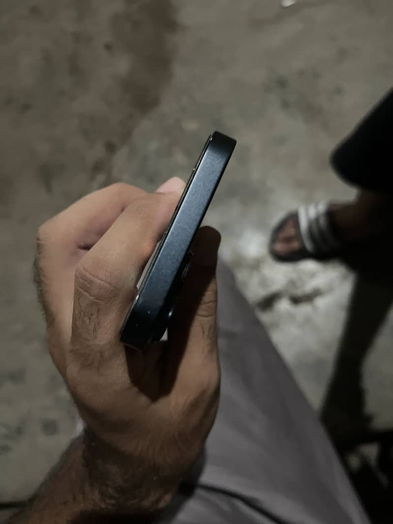 Apple iPhone 14 4