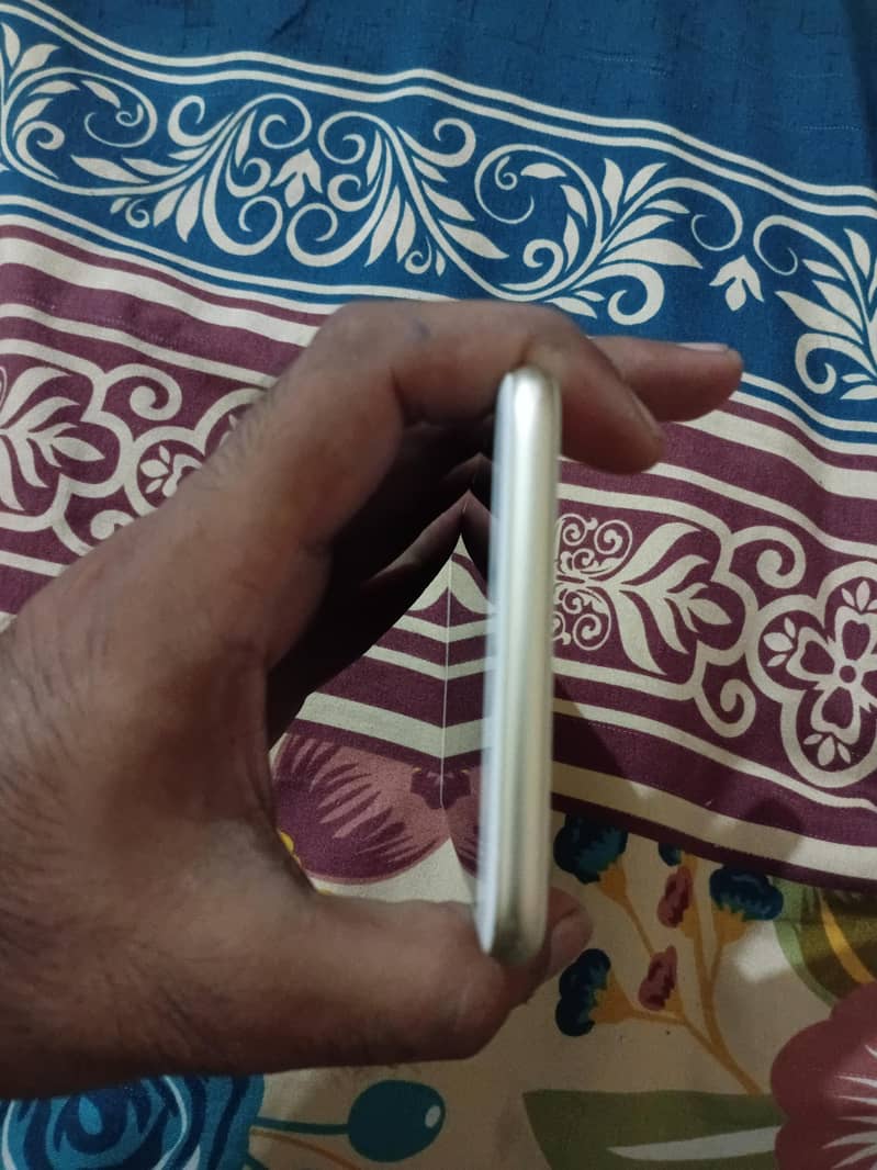 Apple iPhone 6 Plus 4