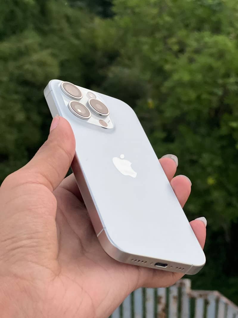 Apple iPhone 15 Pro 0