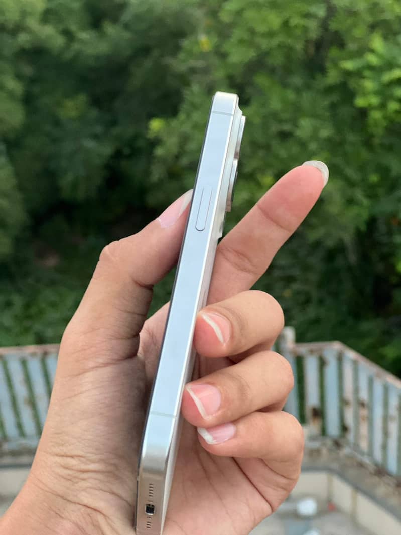 Apple iPhone 15 Pro 3