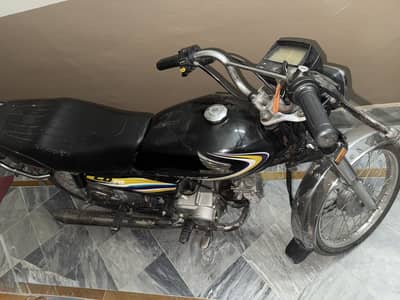 CD 70 Motorcycle (2014 - 2015) Model