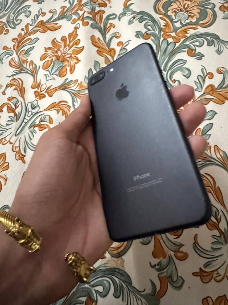 Apple iPhone 7 Plus 1