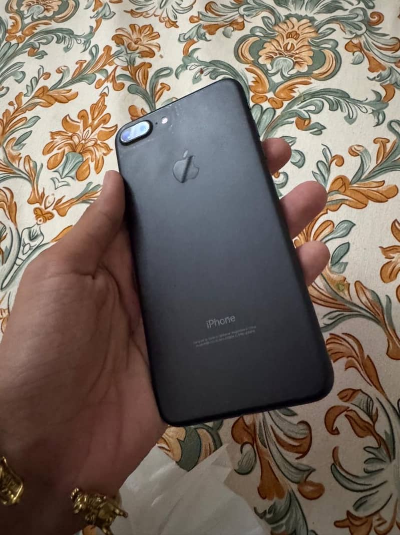 Apple iPhone 7 Plus 2