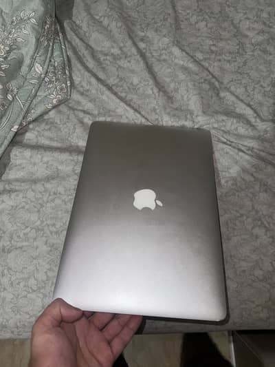 MacBook Air 2017 – 13.3” | 8GB RAM | 128GB SSD