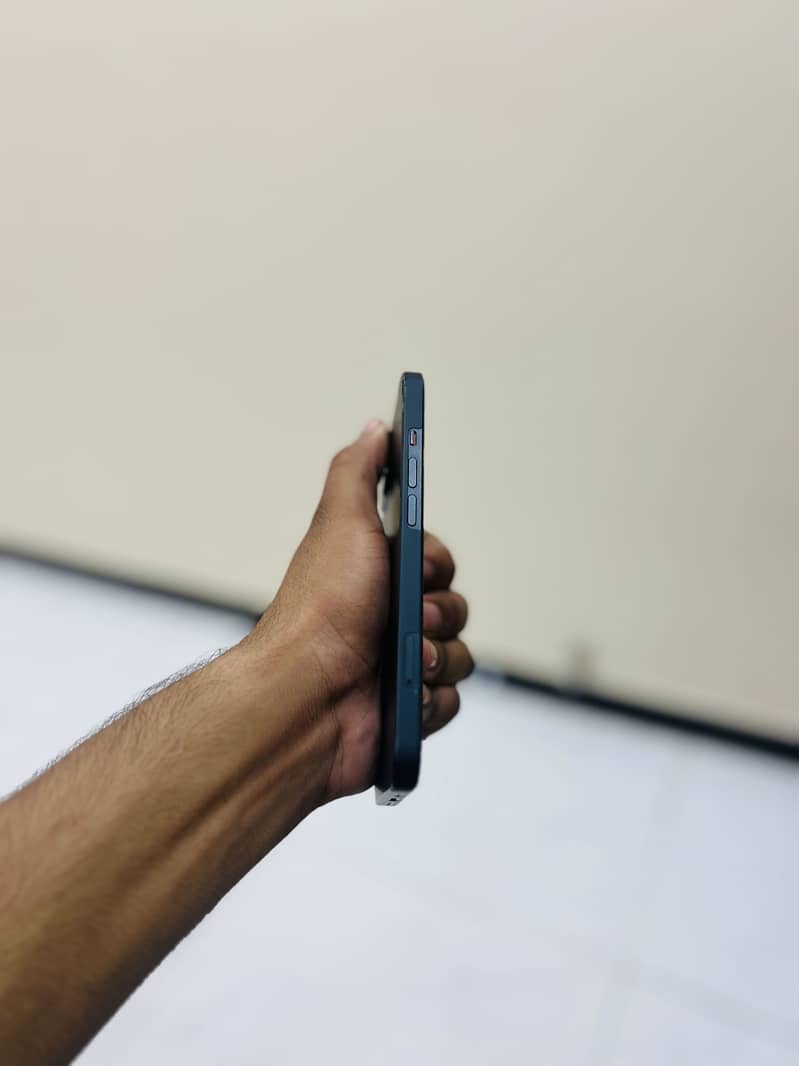 Apple iPhone 13 0
