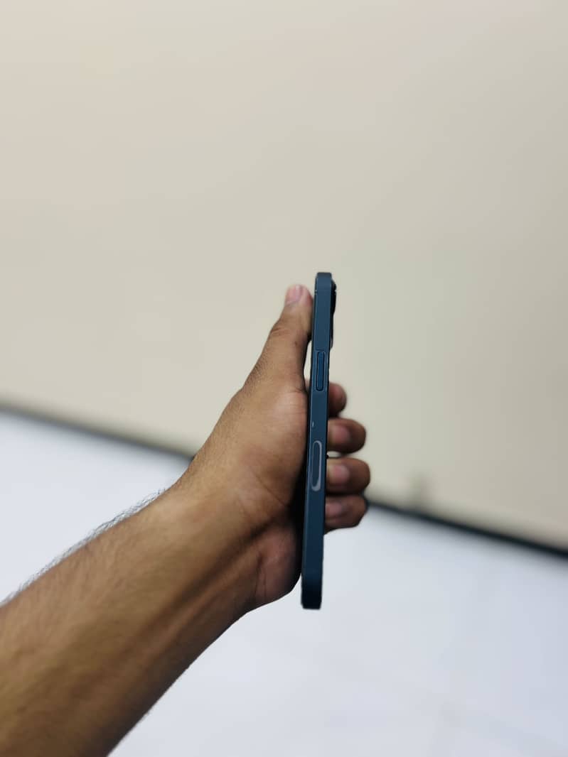Apple iPhone 13 1