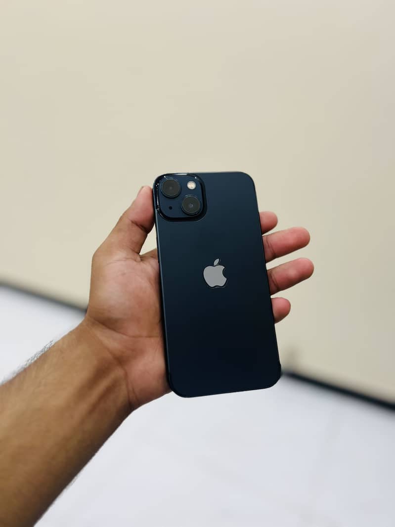 Apple iPhone 13 2