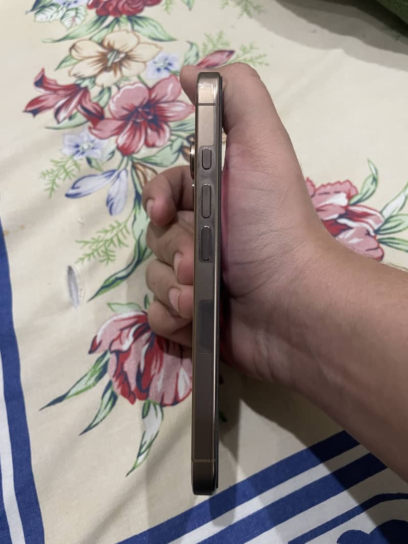 Apple iPhone 16 Pro 5