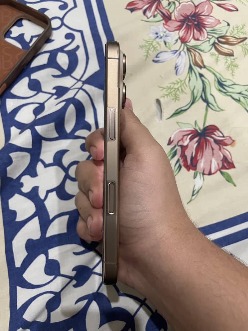 Apple iPhone 16 Pro 6