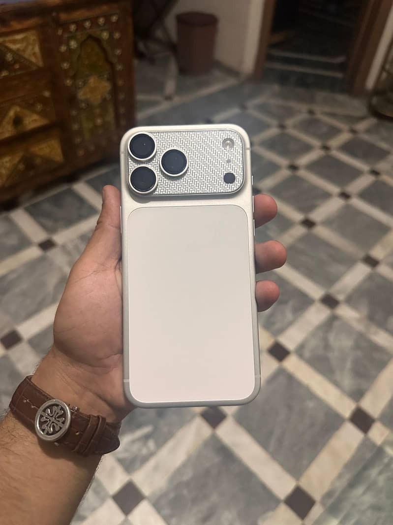 Apple iPhone 17 Pro Max 1