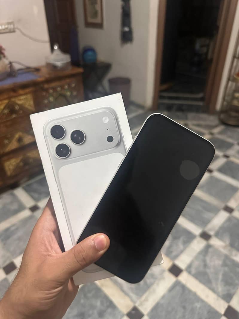 Apple iPhone 17 Pro Max 3