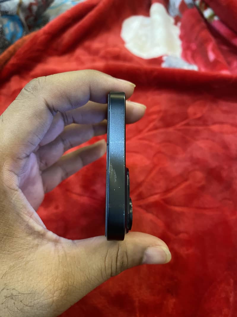 Apple iPhone 14 3
