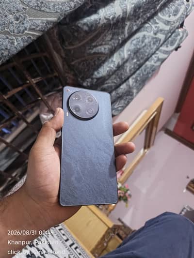 camon 30