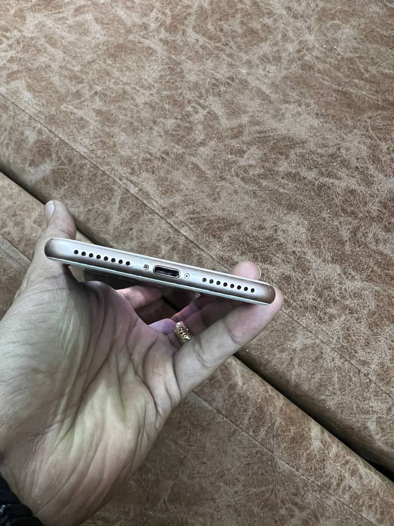 Apple iPhone 8 Plus 3