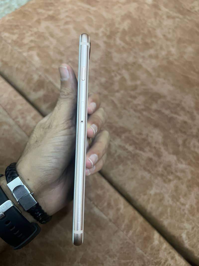 Apple iPhone 8 Plus 4