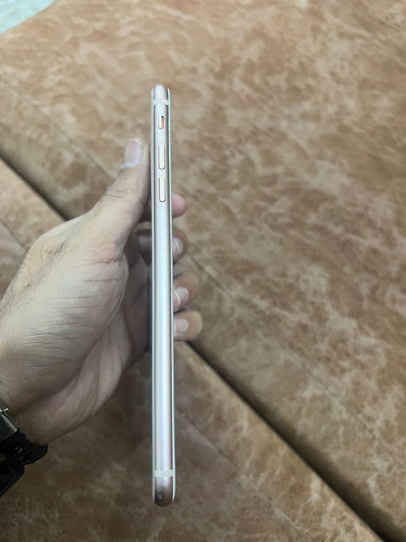 Apple iPhone 8 Plus 5