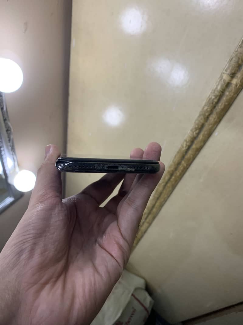 Apple iPhone X 4