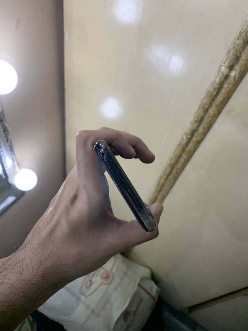 Apple iPhone X 5