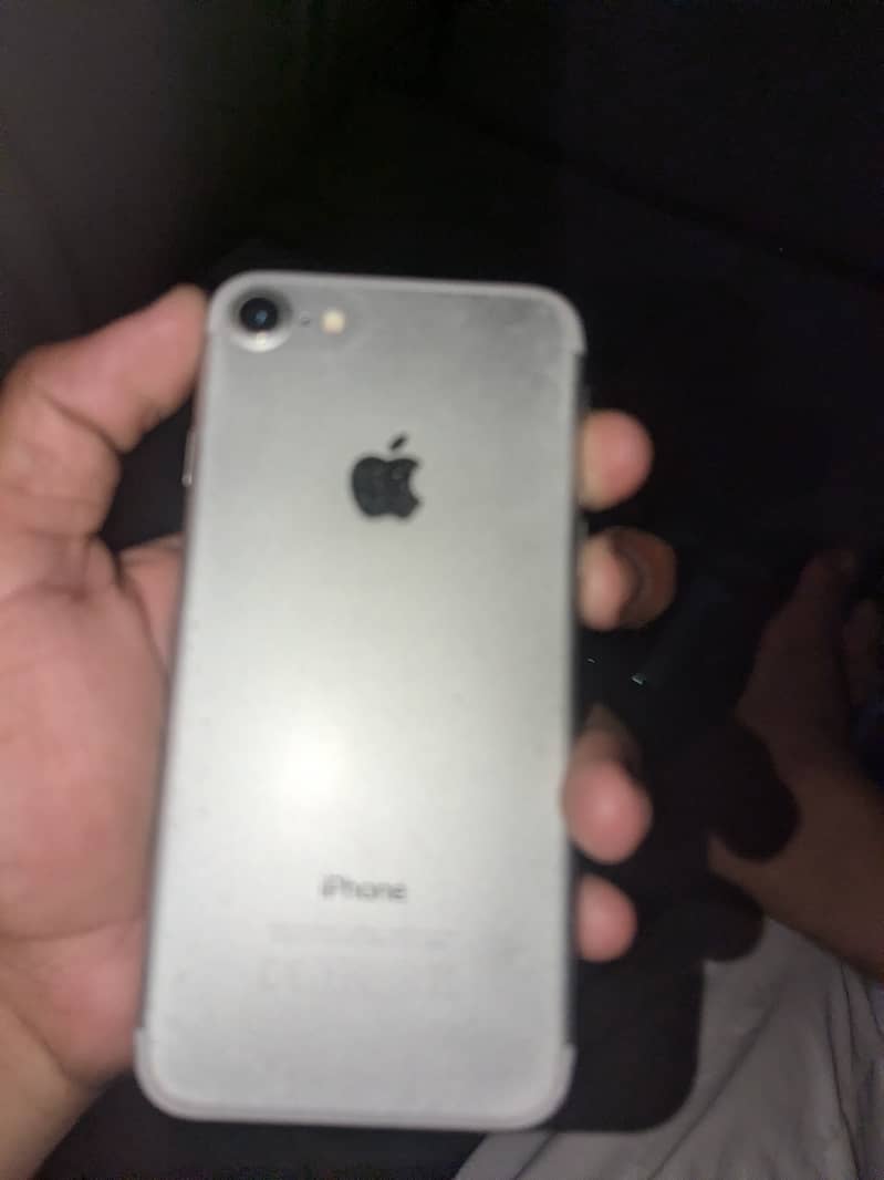Apple iPhone 7 3