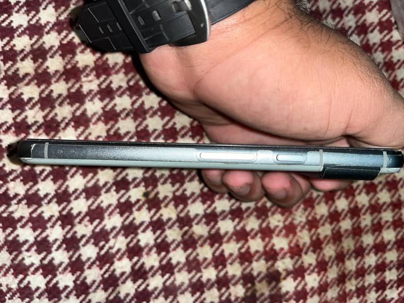 Google Pixel 8 4