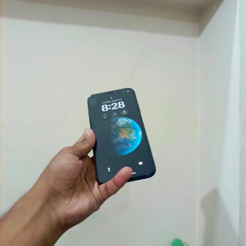 Apple iPhone 11 3