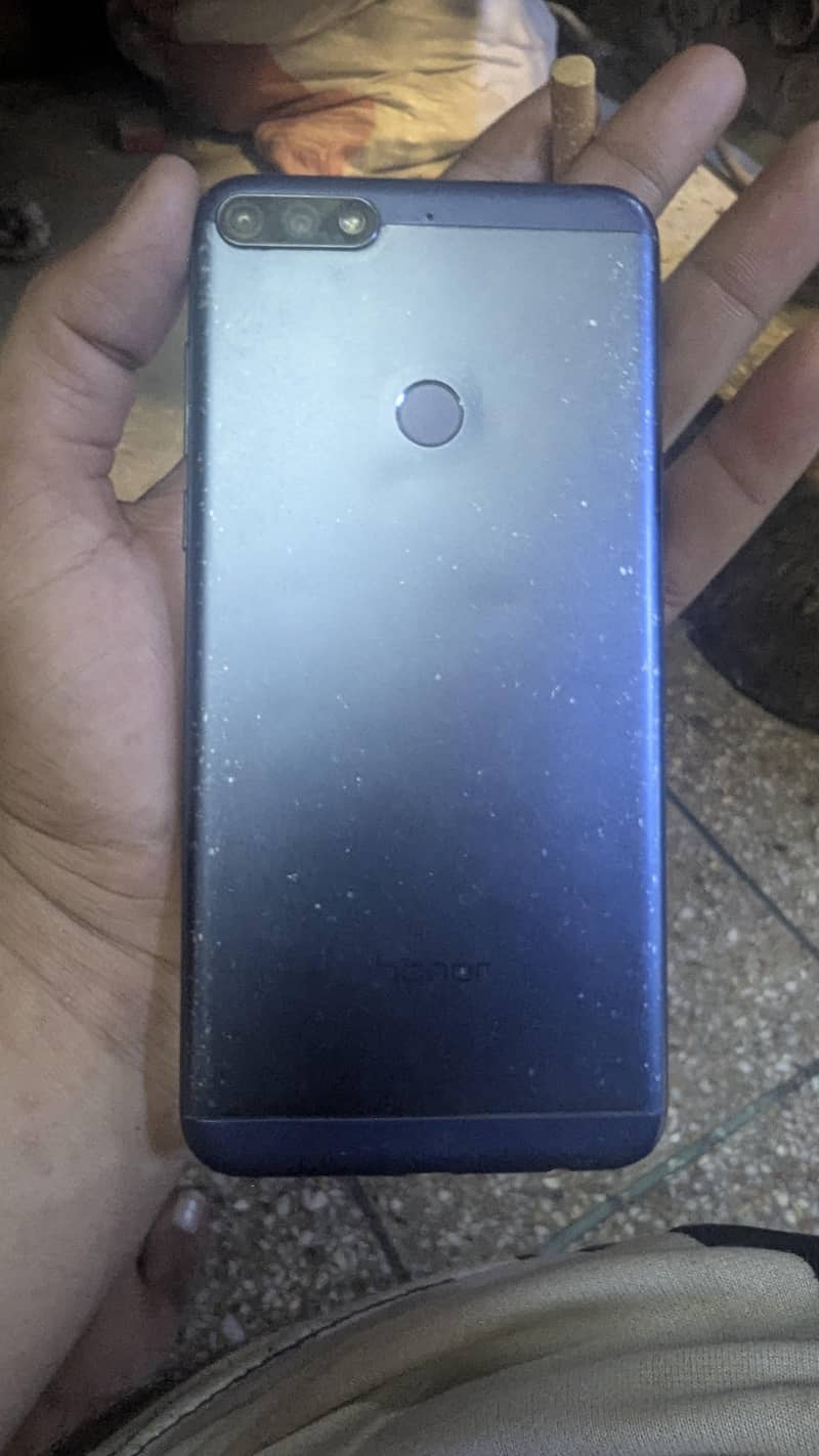 Honor 7C 1
