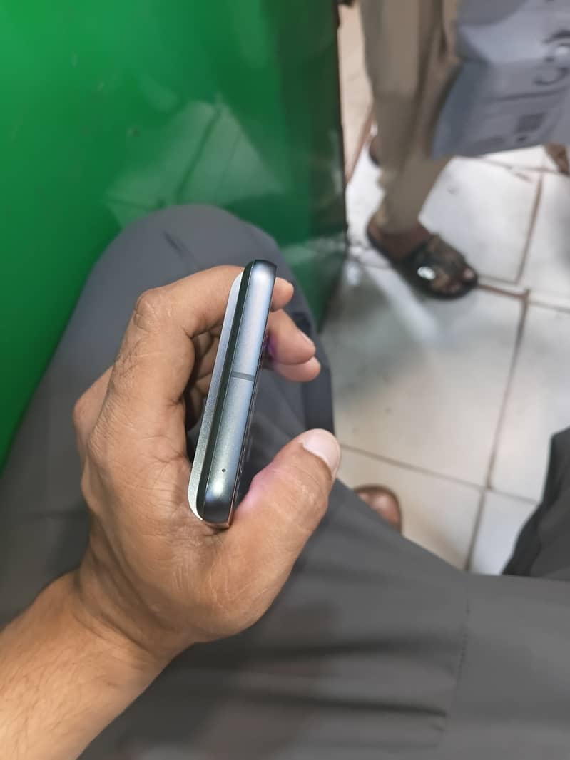 Google Pixel 8 2