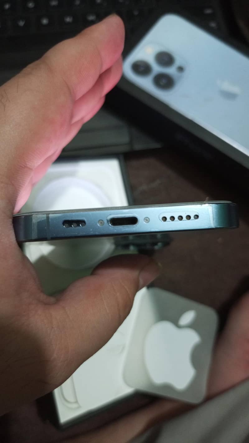Apple iPhone 13 Pro 2