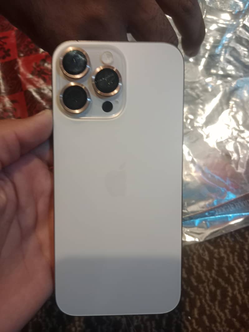 Apple iPhone 16 Pro Max 5