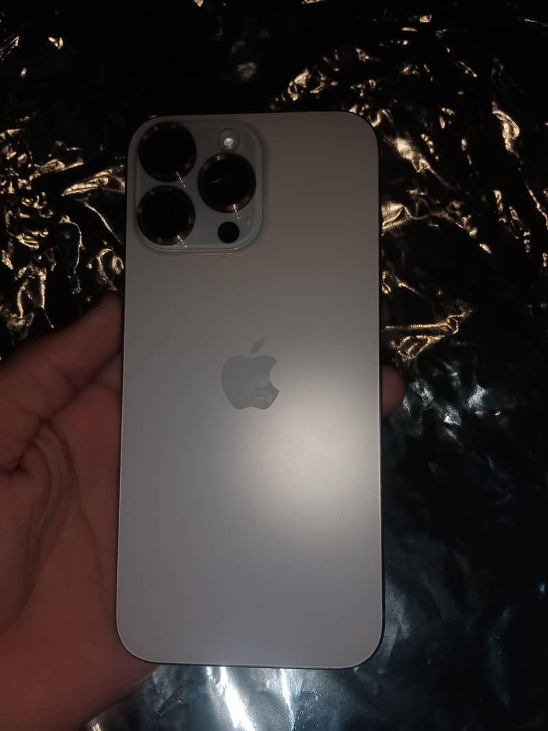 Apple iPhone 16 Pro Max 6