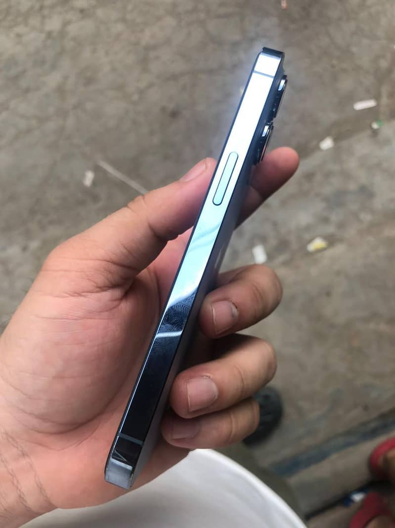 Apple iPhone 13 Pro 2