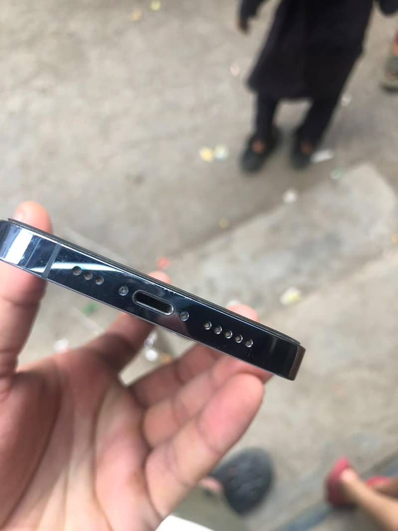 Apple iPhone 13 Pro 4