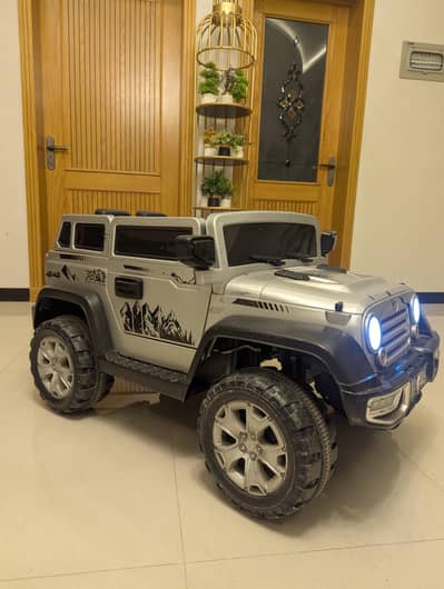 Almost new Jeep Ride on