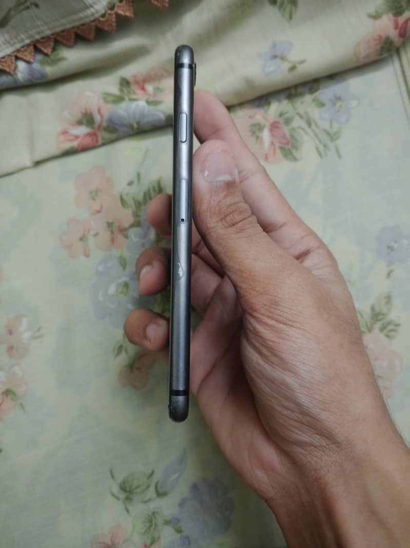 Apple iPhone 8 3