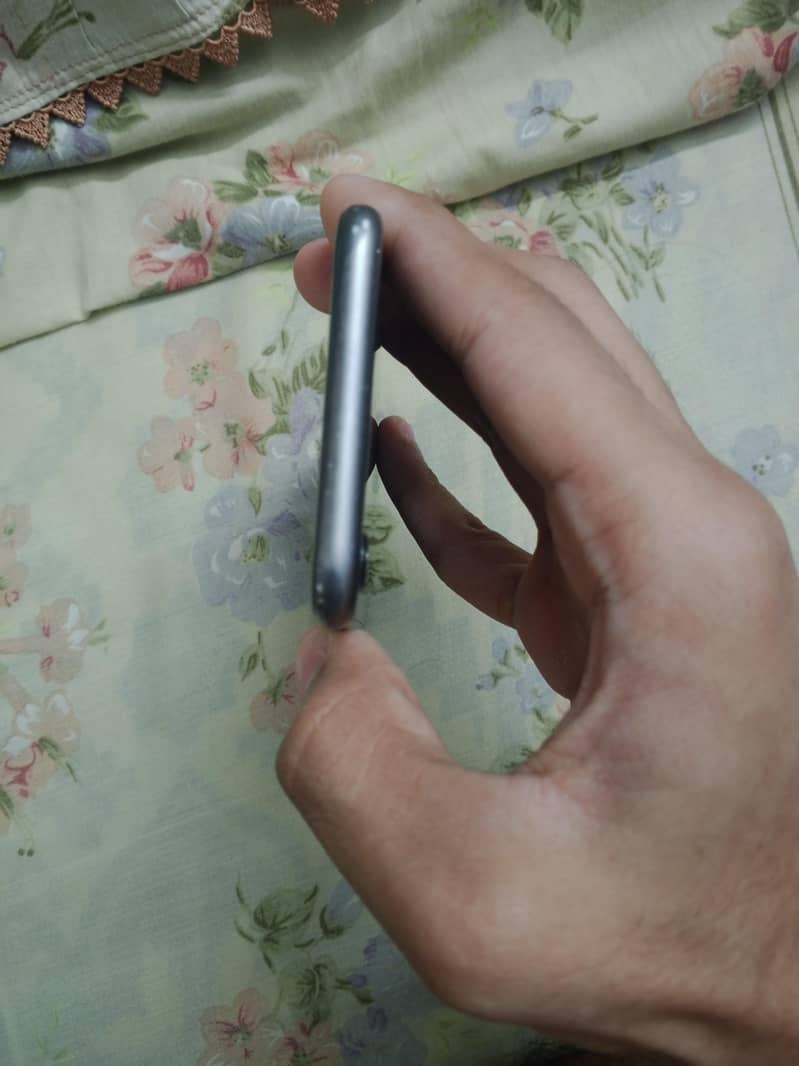 Apple iPhone 8 4