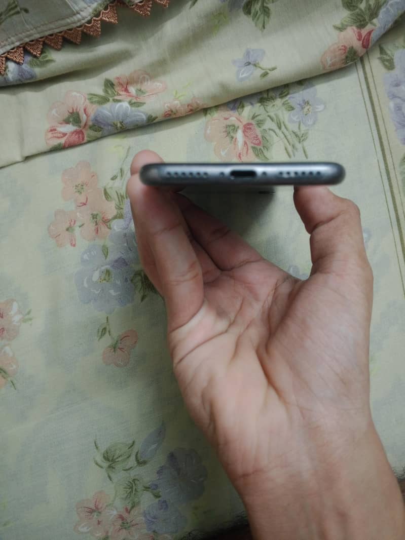 Apple iPhone 8 5