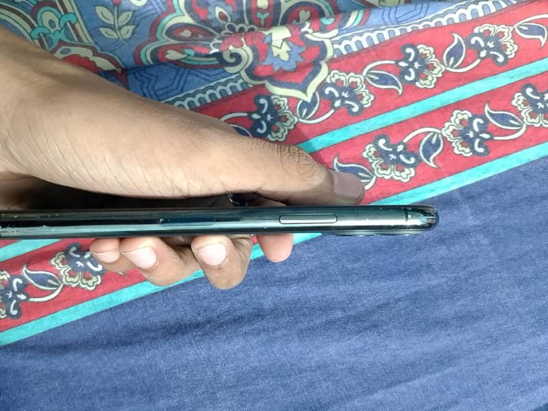 Apple iPhone 11 Pro 2
