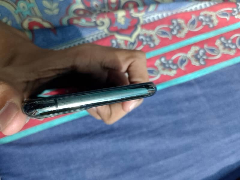 Apple iPhone 11 Pro 3