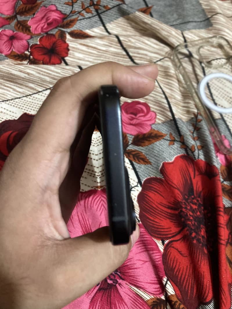 iPhone 15 Jv 4