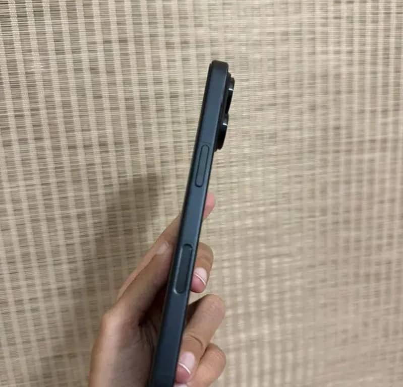 Apple iPhone 16 2
