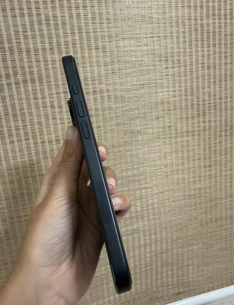 Apple iPhone 16 3