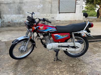 Honda 125 Red color